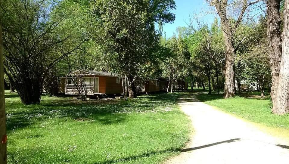 Camping Du Lion Bourg-Saint-Andéol Exterior foto