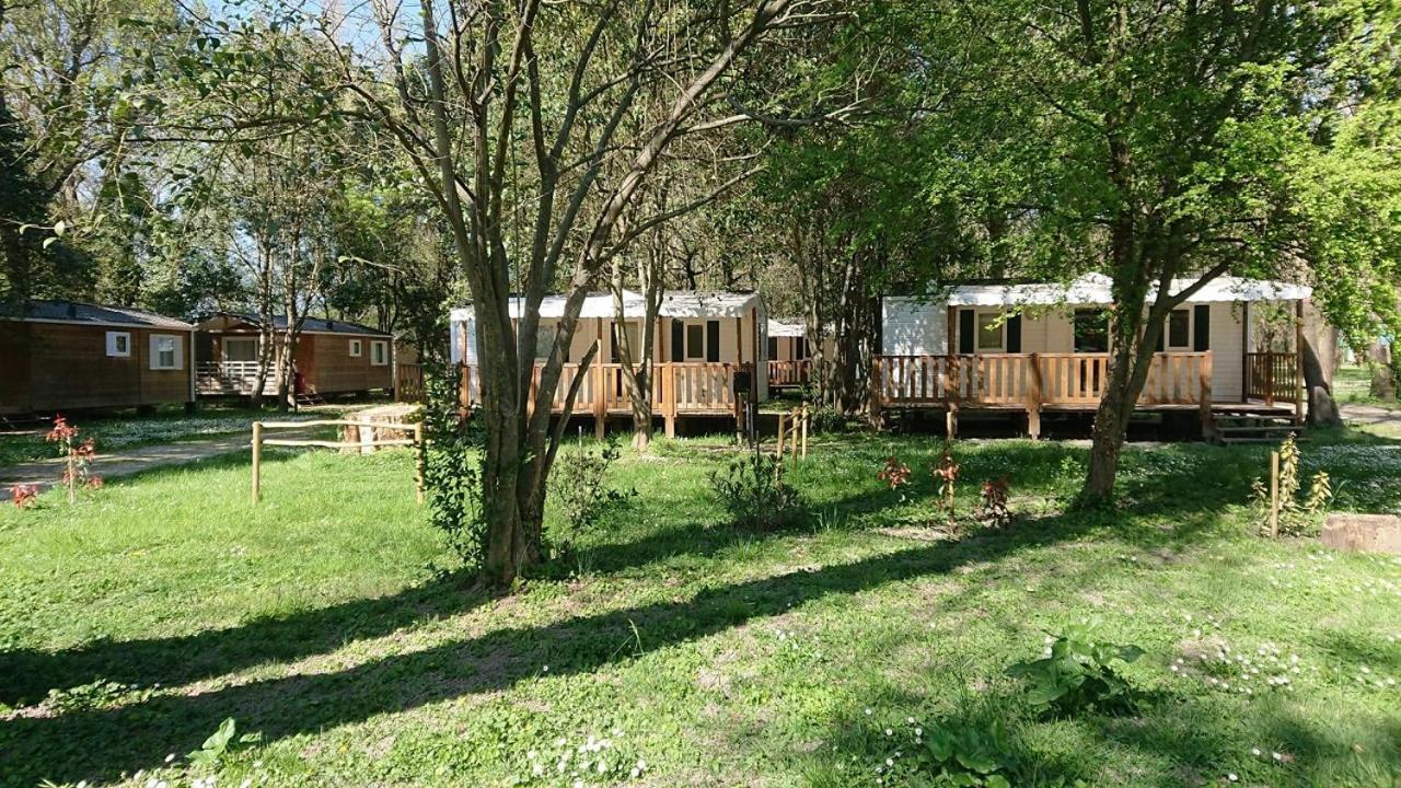 Camping Du Lion Bourg-Saint-Andéol Exterior foto